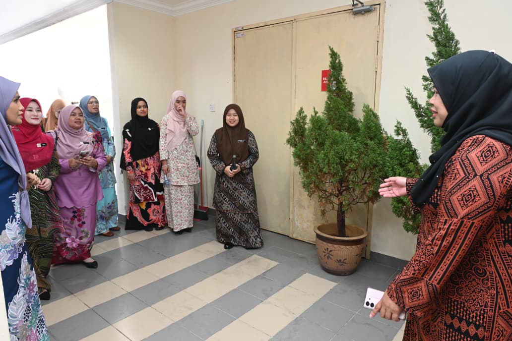 LAWATAN PENANDAARASAN EKOSISTEM KONDUSIF SEKTOR AWAM (EKSA) KOLEJ MATRIKULASI KELANTAN (KMKt) KE UNIVERSITI MALAYSIA KELANTAN (UMK)
